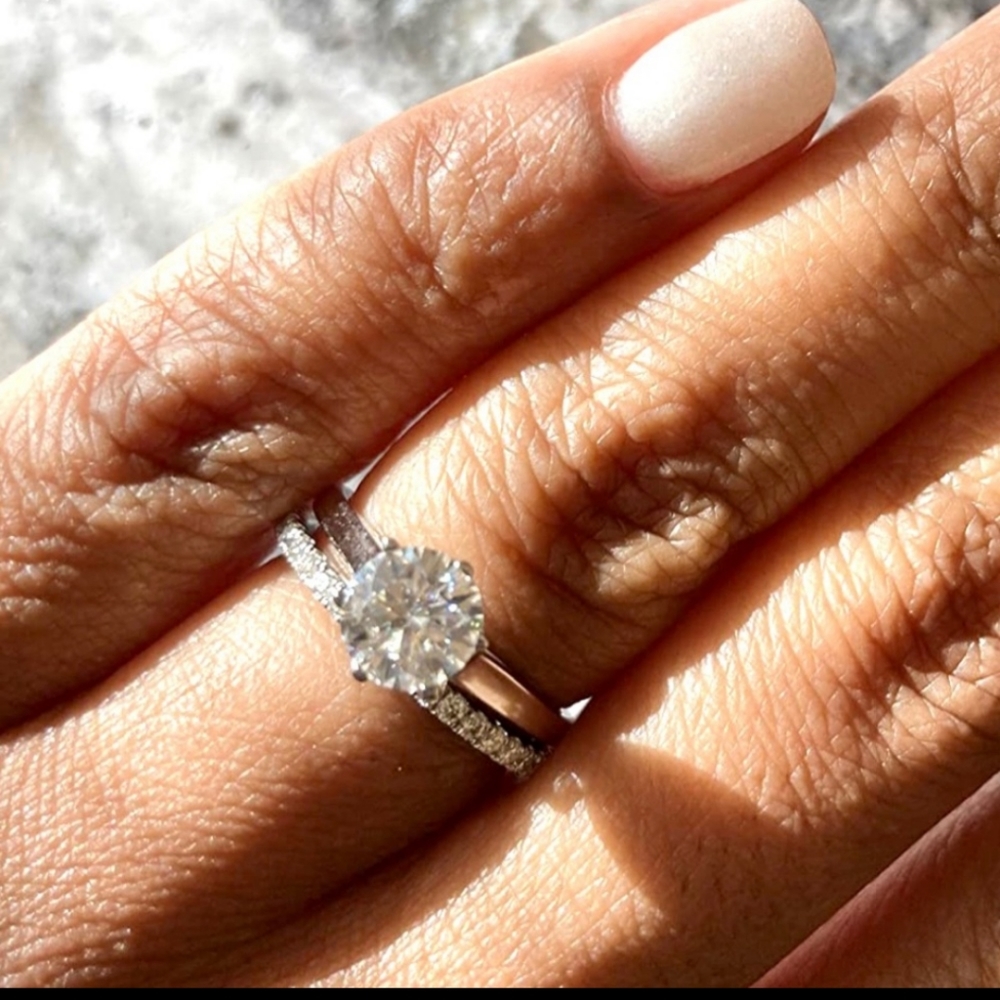 Stunning 10k Rose Gold Diamond - Picture 2 of 6